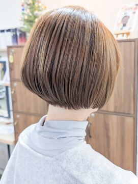 メッケ(MeKKe) ショートボブ/白髪染め透明感カラー30代/40代/50代