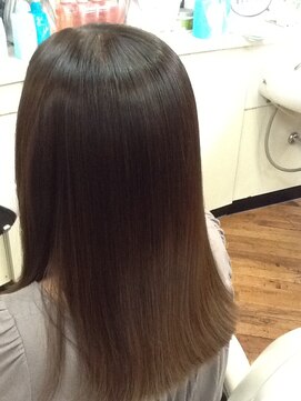 セラヴィ ヘアーサロン 復元ドライヤーでツヤツヤのヘアスタイル