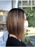 グラデーションカラー前下がりボブ
