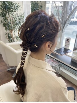 アッシュ 名駅(ASCH) 個性なローポニー。♪