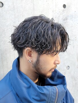 フィフス 原宿(fifth) メンズ韓流センターパート波巻きスパイラルパーマツイストパーマ