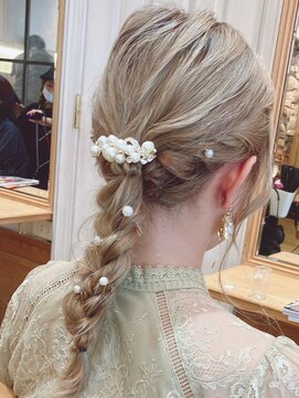 アロマ ヘアー ルーム 新宿3号店(AROMA hair room) シルキーベージュ編みおろしほめられアレンジ結婚式二次会/新宿