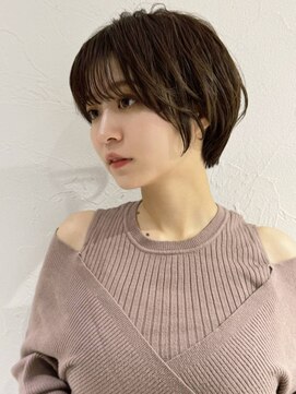 アンド ストーリーズ(&STORIES) 前髪あり耳掛け丸みくびれショートボブ20代30代40代50代(蘭)