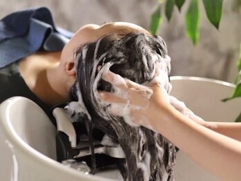 シュモレポルターレ(Shumore portare)の写真/段々強くなる紫外線で広がる髪のお悩みを頭皮からケア◎個室ヘッドエステ《ever reaf》で至福のひと時を!