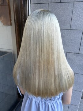 ソラーナ(SOLANA) ブリーチ × 縮毛矯正