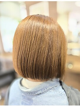 ベル(Bell) ショートボブ、前下がりボブ/耳かけショート/