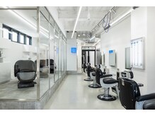 ロンド ローガン 名駅(Lond LOGAN)の雰囲気（店内1（名古屋/メンズ/メンズパーマ/眉毛/メンズカット/Men's））