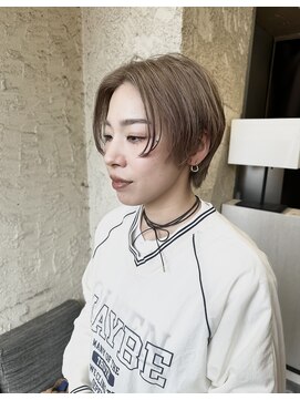 ペネロープ(Penelope) 新宿/ショート/ブリーチ/ダブルカラー/ベージュ系