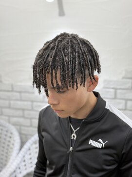 ヘアーグランデシーク(Hair Grande Seeek) 針金でセットするコームツイスト