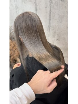 ウタリ(UTARRY) グレージュカラー