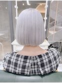 ホワイトグレージュ透明感カラーボブ