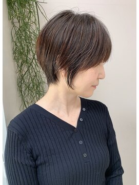 ミィ 表参道(mee.) 【mee.】ハセガワヒトシ　大人くびれ丸みショート