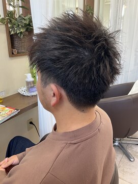 コアフィールフィス(COIFFURE fils) 【見附　今町】アップバング　刈り上げ　ツーブロ　ダークカラー