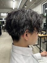 フイ 代々木(Hui)&nbsp;メンズ波巻きパーマ/アップバング/ツーブロックマッシュ/束感