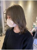 柔らか透け感マットオリーブベージュ くびれレイヤーミディ