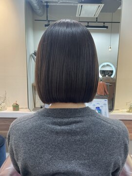 アルボーテルジェ(Art BeAute' ROUGET) シンプルな艶ボブで赤みのないアッシュカラー＊10代/20代/30代