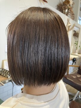 フラッシュ 春日井店 内に入るぱっつんボブ