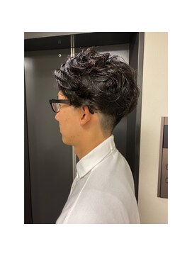 エルサフィロ キタハマ(el zafiro kitahama) 20×30×40代×メンズカット×強めパーマ×刈り上げスタイル