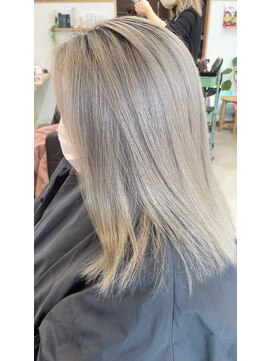 オリビアヘアー(OLIVIA HAIR) 大人キレイめカラー、ハイトーングレージュ☆