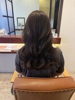 マーリャヘアー(mallia hair)&nbsp;やわらかい質感のウェーブ×艶カラー