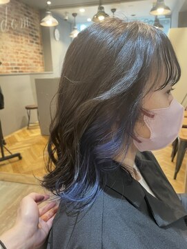 レンネ(Renee) 色気セミロング×イヤリングカラー