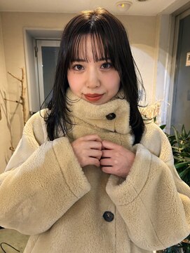 ユヌ(Une) kotaro オリーブベージュとほんのりレイヤー