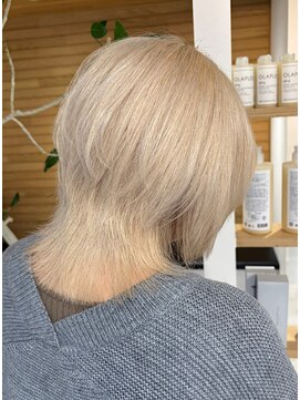 フリーク(FLEEK) ブロンド×ウルフカット