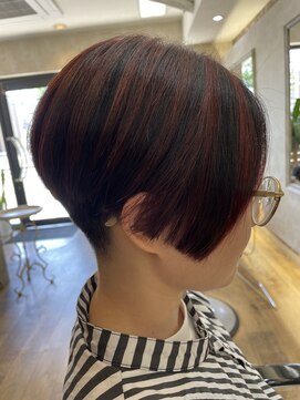 ヘアアンドメイク アリス(hair&make ALICE produce by COLT) 刈り上げショート ハイライト イノア レッド ブリーチ