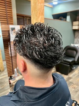 スタンドバーバー 柏(STAND BARBER) MEN’S HAIR/サーフカール/刈り上げセンターパート/<理容室>