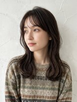 ウイザード(WIZARD)&nbsp;透け感シースルーバング×ダークブラウンのゆるウェーブミディ