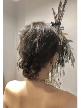 ウィーク 梅田(UiiC) ゆるカジュアルダウンシニオン