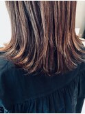 ハイライト＆切りっぱなし大人ミディアム外ハネ