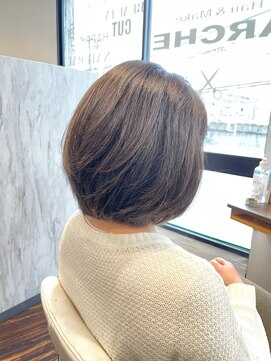 アトリエアルシュ(atelier ARCHE) ヘアドネーションでショートボブとグレージュカラー