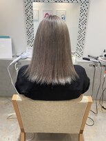 コレット 宇都宮(collet Gigi)&nbsp;斜めバング/グレージュカラー/デザインカラー/グレージュ