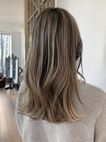 プラスシー(+C)&nbsp;地毛を活かす地毛ハイライト/40代/白髪ぼかし/白髪活かす/白み