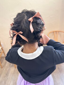 シフト(SHEEFT) お子様ヘアセット リボン編み込み無造作まとめ髪 お呼ばれ