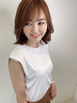 レア(LEA) 30代40代50代からの大人なやりすぎない外ハネロブ