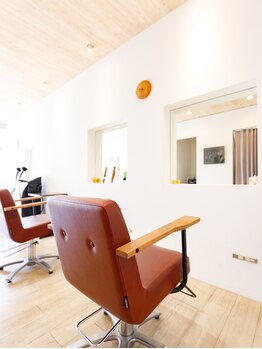 カンパーモ(Kampaamo)の写真/落ち着いたプライベートサロンで。ベテランの技術が光る縮毛矯正で上質なストレート体験。