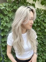 オアシス(oasis)&nbsp;【oasisオグラ】ロングレイヤーくびれウルフホワイトグレージュ