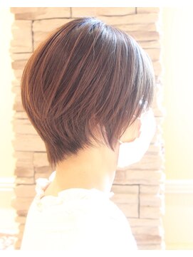 レウナ 外苑前(Reuna) 【30代40代50代】カットで決まる大人可愛いひし形ショート