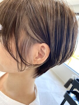 ドットハリス(.HARRISS) クビれショート×インナーカラー