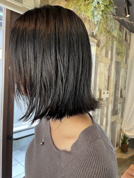 ワ ヘアー(wa-hair) 外ハネボブ　斜めバング　ブルーグレージュ　縮毛矯正　髪質改善
