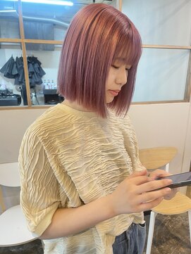リラス 博多(rilas) ピンクカラー　外はねボブ　イメチェン　ワイドバング