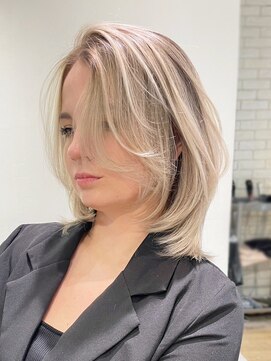 アルバム 銀座(ALBUM GINZA) レイヤーロングエモージュグレーベージュくびレイヤー_ba488701