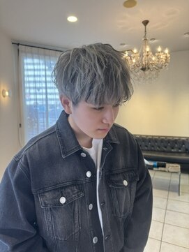 ルグランシャトー(Le grand chateau) ホワイトシルバー×黒メッシュ