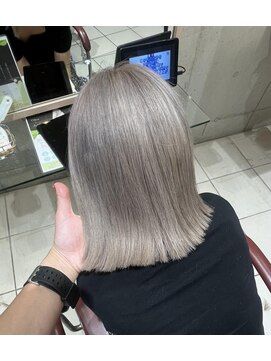 エム インターナショナル 春日部本店(EMU international) ブロンドベージュ、ハイトーン20代30代