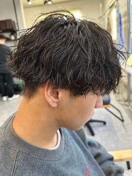 フゥ 宇都宮(FeU) 緩め波巻きスパイラルパーマシャドウパーマメンズマッシュウルフ