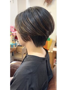 ロウスリー(Lowsly) ナチュラルハンサムショート20代30代40代ショートボブ