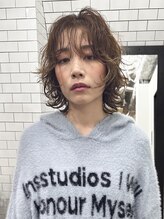 《ラフな質感と自然な束感＊外国人風ウェーブミディアム》