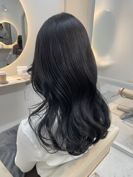 シダ(sida SAIIN) 20代30代ダークカラー